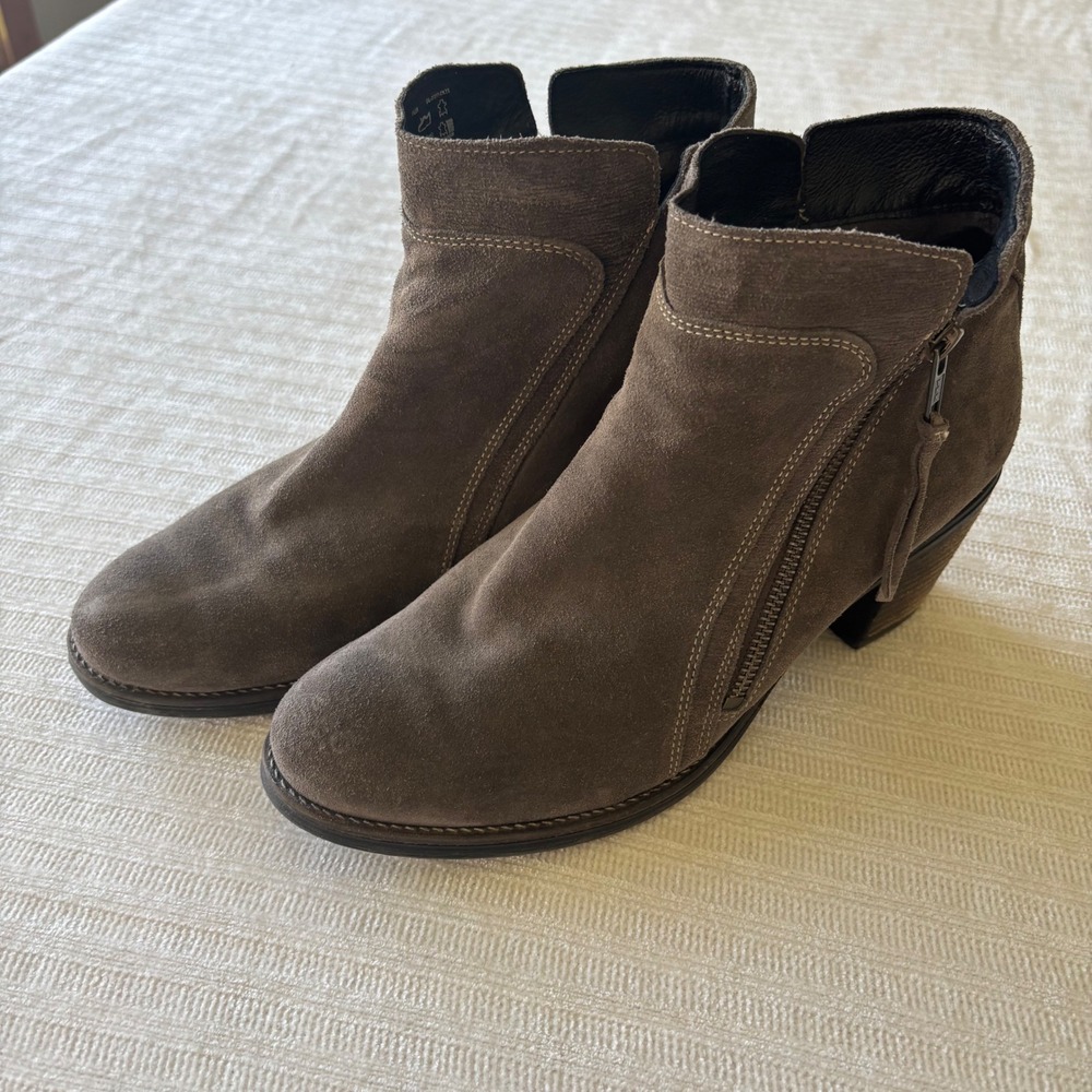 Taos Dillie Suede Ankle Boots Taupe Brown Stacked Heel Zipper‎ Booties 10-10.5